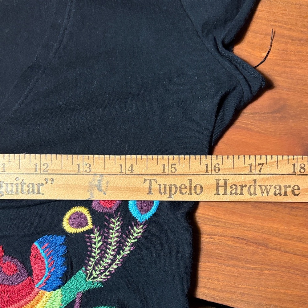 Floral embroidered black V neck short sleeve artsy folk art tropical - Picture 7 of 9